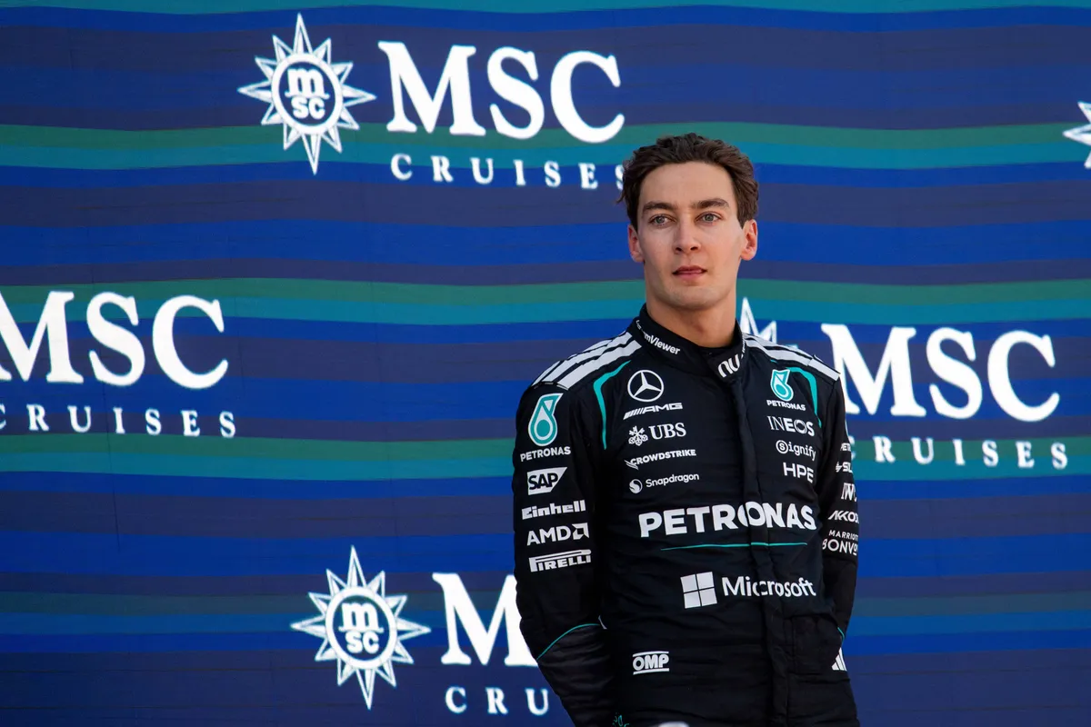George Russell wordt op het podium in Barcelona genegeerd door Mercedes