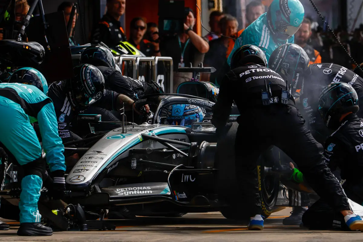 George Russell in de Mercedes, wiens F1-toekomst niet zeker is