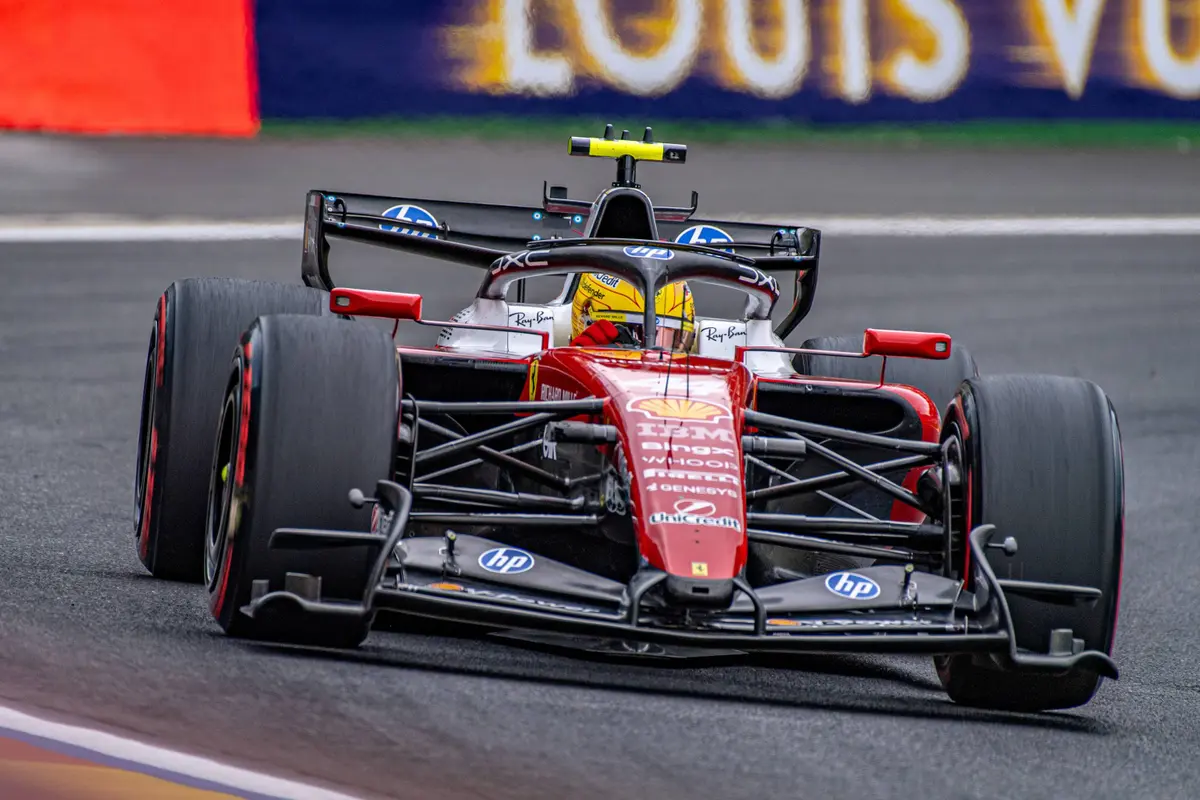 Ferrari-coureur Lewis Hamilton zit mogelijk in de problemen in België