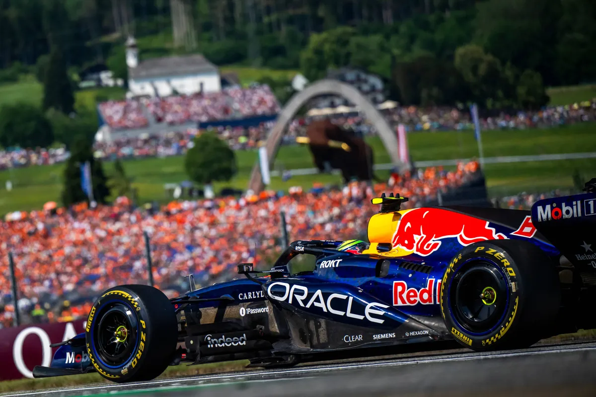 Isack Hadjar op de baan tijdens het F1-raceweekend in Oostenrijk (2026)