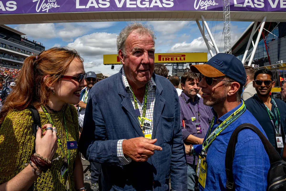 Jeremy Clarkson op de F1-grid in Silverstone in 2026
