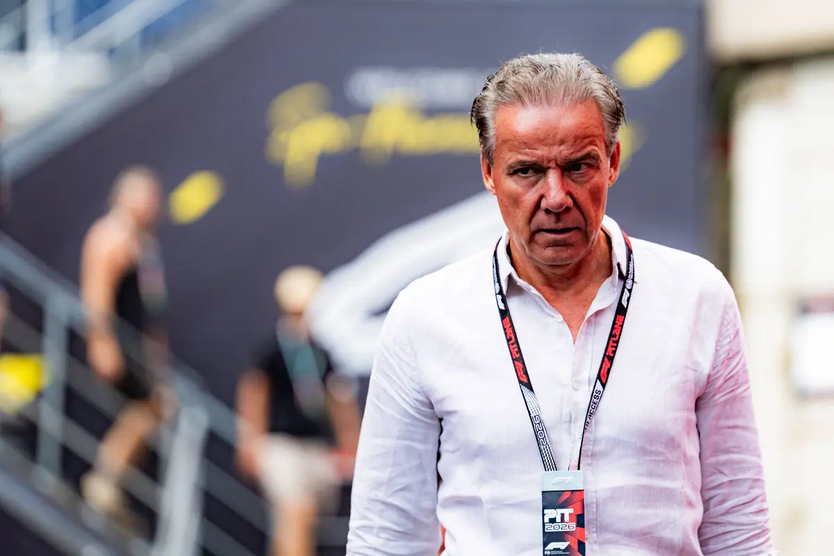 Raymond Vermeulen, de manager van Max Verstappen, in de F1-paddock in België