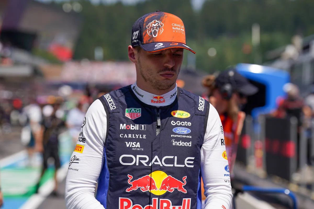 Max Verstappen voor Red Bull Racing in de pitstraat in Oostenrijk