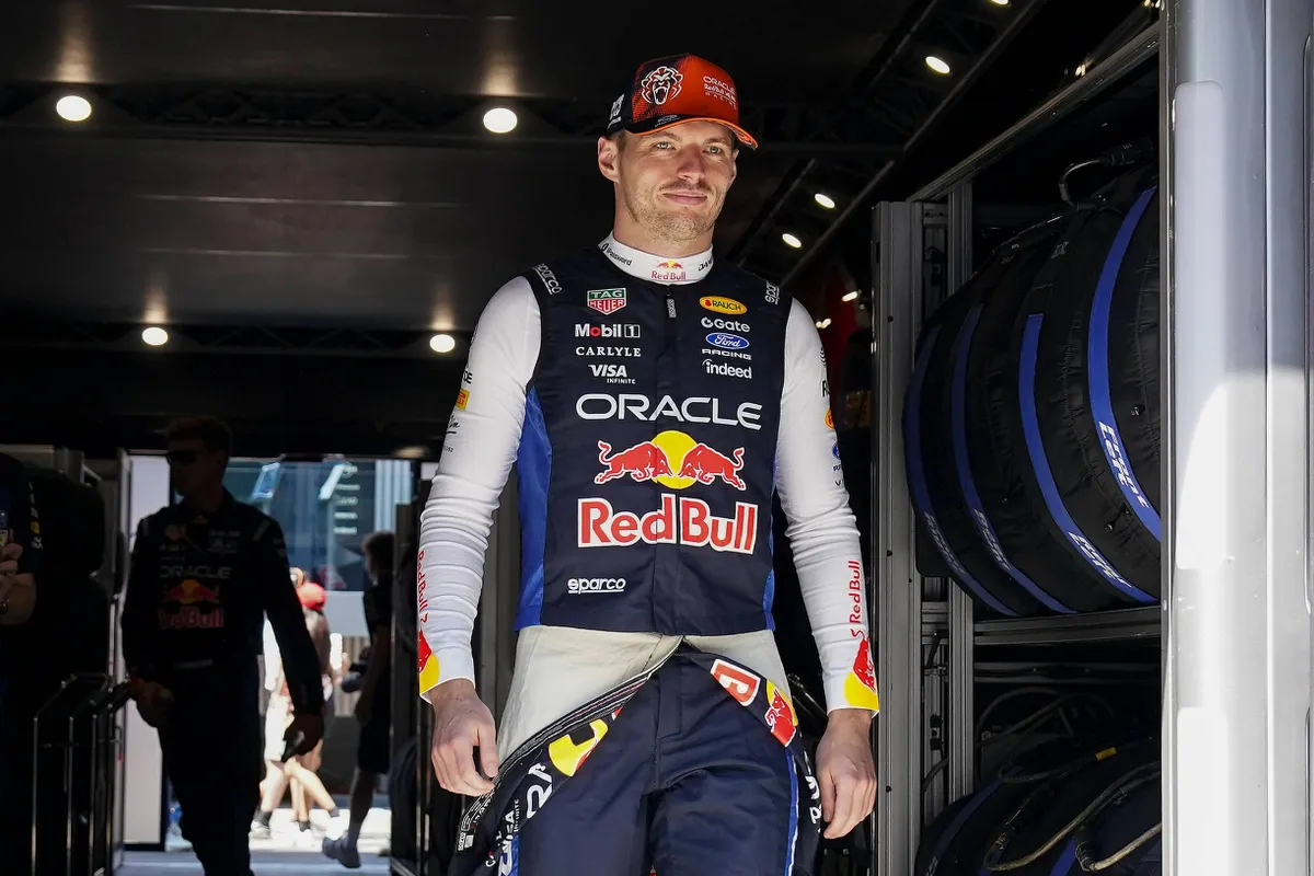 Red Bull-coureur Max Verstappen in de paddock in Oostenrijk
