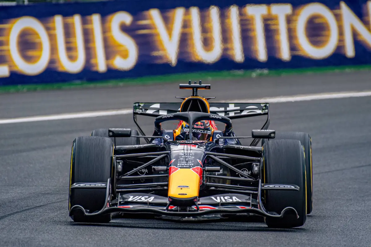 Max Verstappen in zijn Red Bull tijdens VT2 in België