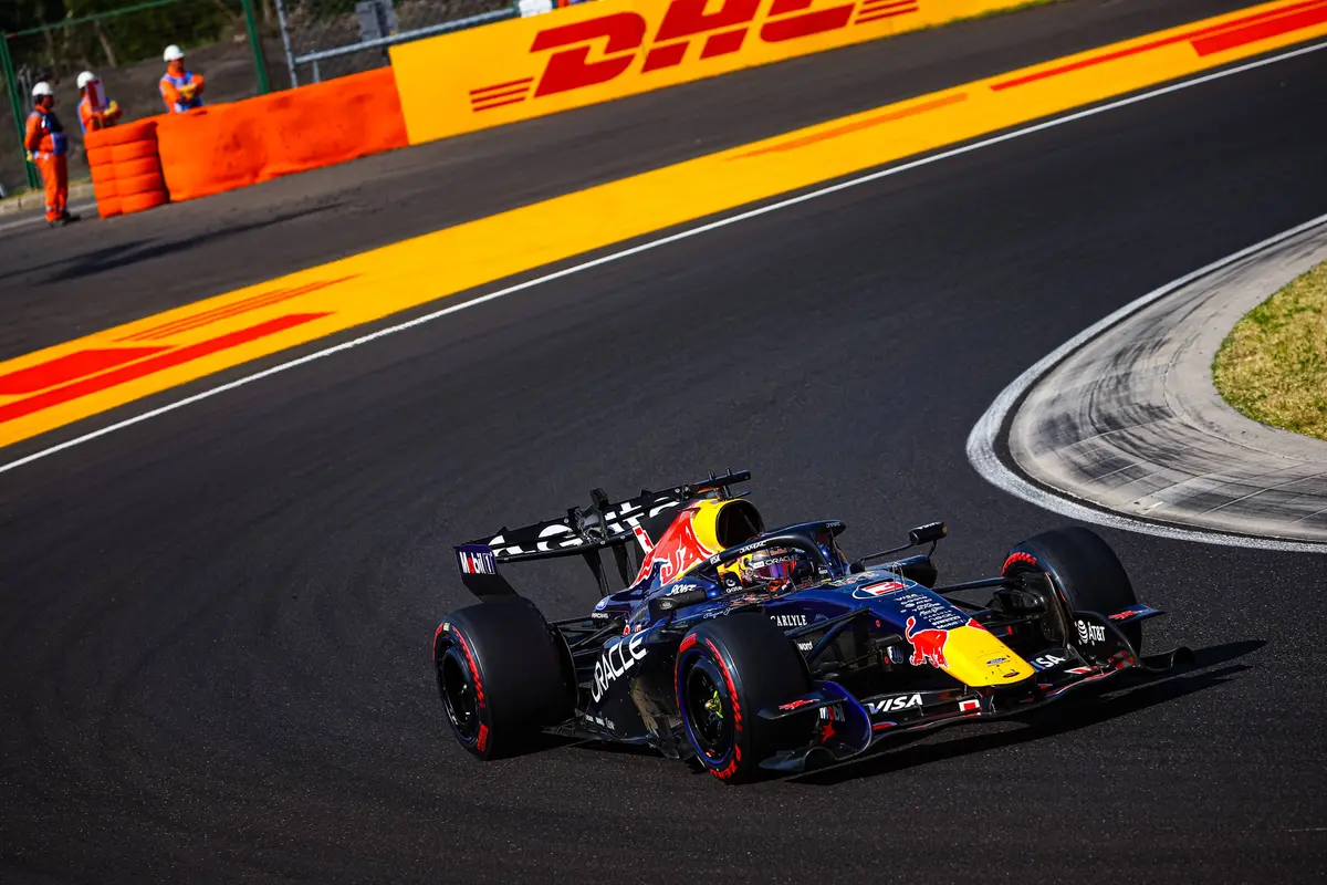 Red Bull-coureur Max Verstappen tijdens de race in Hongarije
