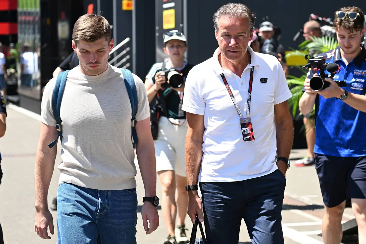 Max Verstappen en Raymond Vermeulen in de F1-paddock in Oostenrijk