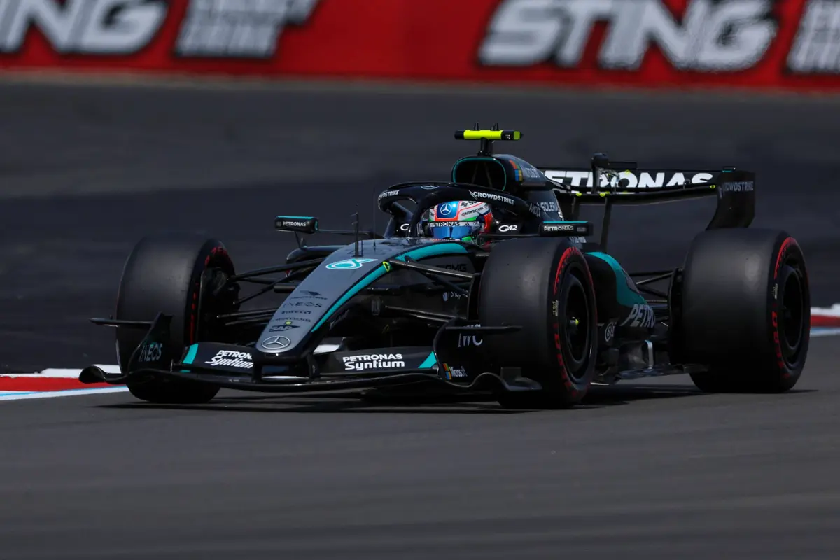Kimi Antonelli in de Mercedes W17 in Groot-Brittannië
