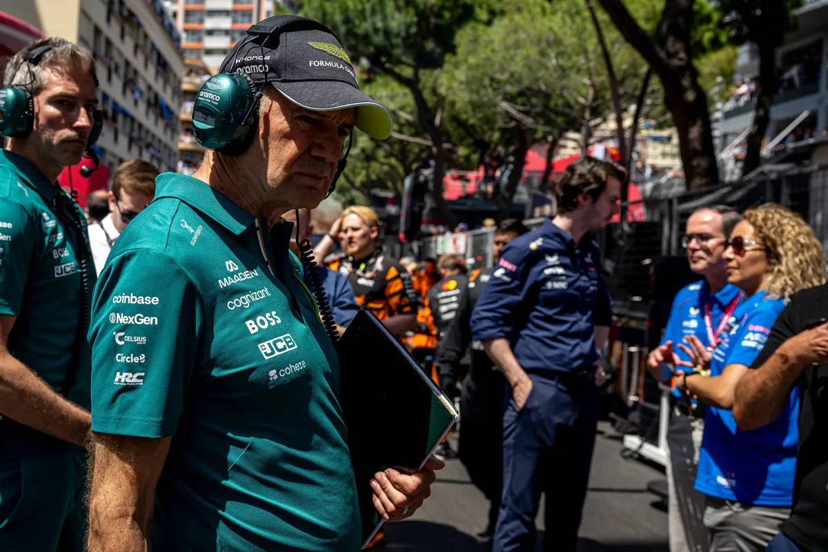 Aston Martin-teambaas Adrian Newey in Monaco op de F1-grid