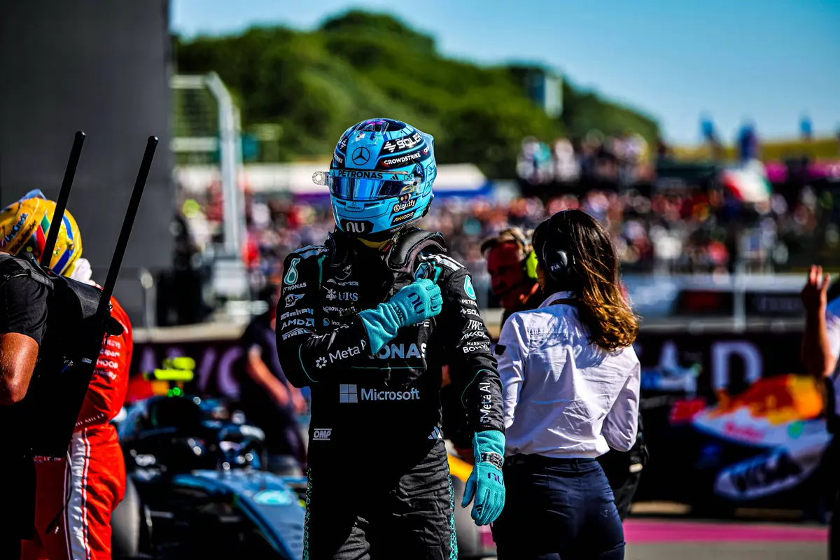 Mercedes-coureur George Russell in Groot-Brittannië