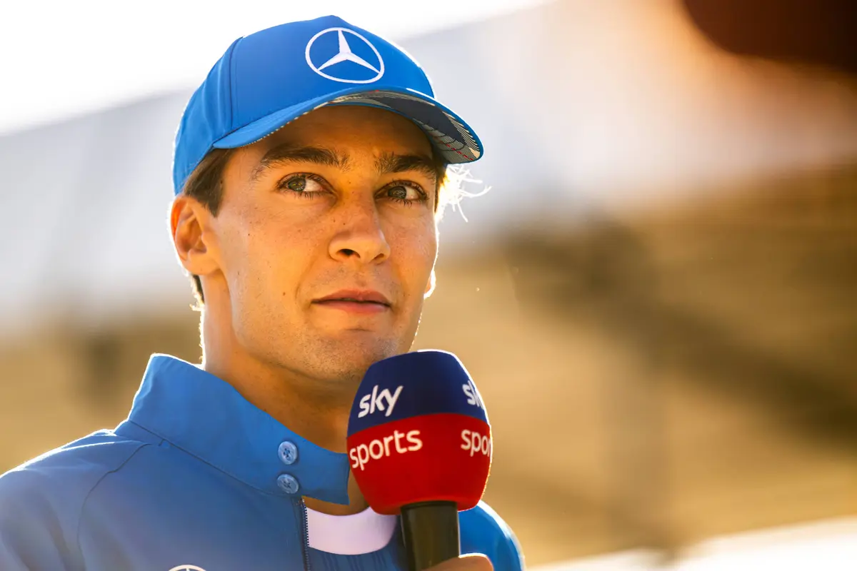 Mercedes-coureur George Russell in gesprek met Sky Sports in Groot-Brittannië