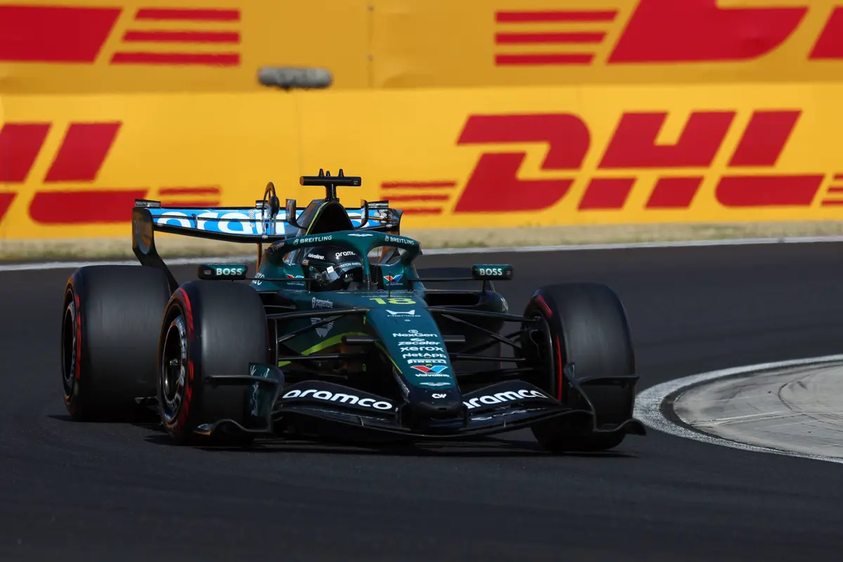 Aston Martin-coureur Fernando Alonso in Hongarije