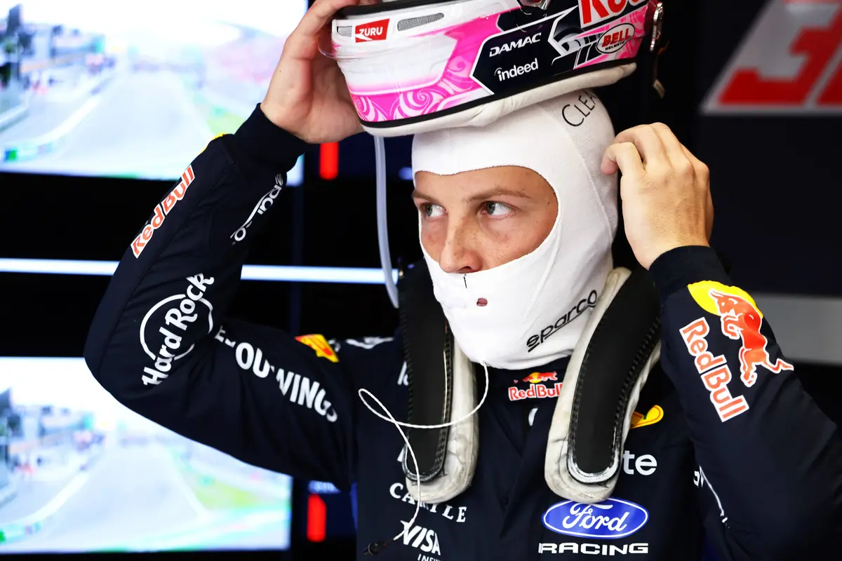 Red Bull-coureur Liam Lawson reageert op de crash van Max Verstappen in Zandvoort