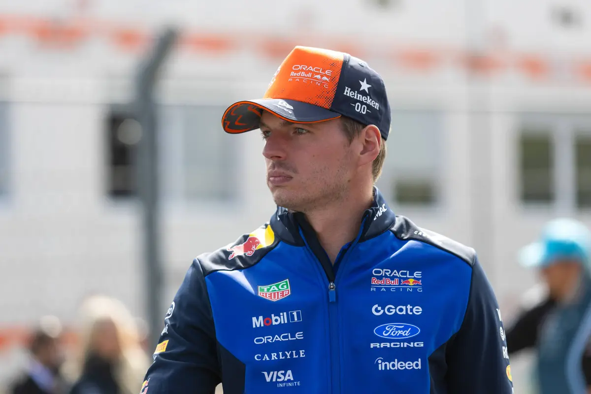 Max Verstappen kreeg een bezoek van de FIA-dokter na zijn crash in Zandvoort
