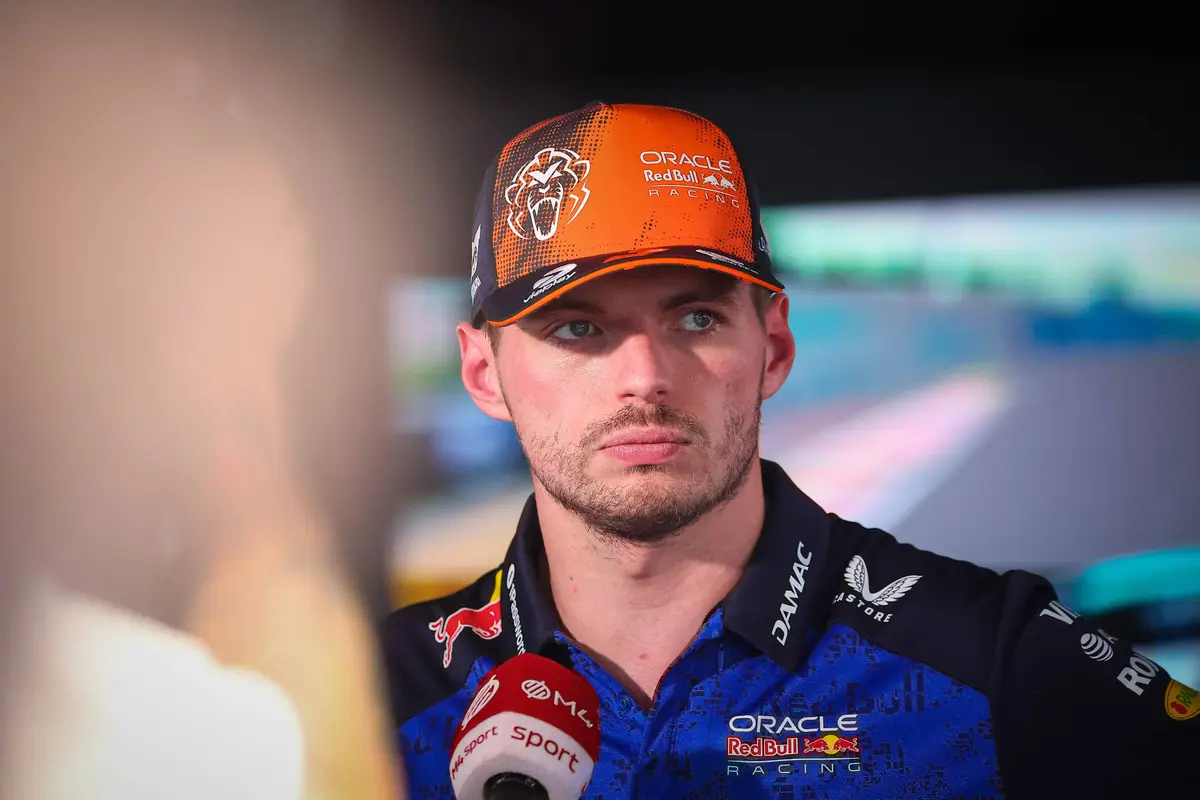 Max Verstappen in gesprek met de media tijdens het F1-raceweekend in Hongarije (2026)