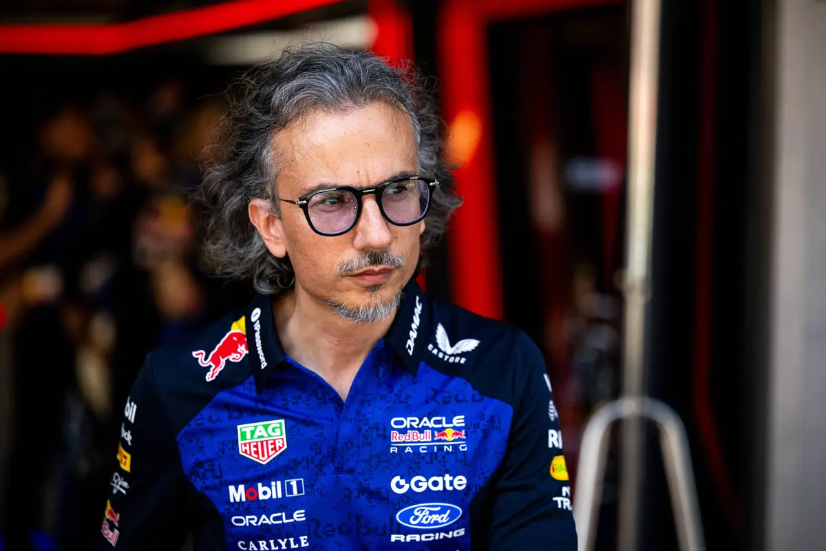 Red Bull Racing-teambaas Laurent Mekies krijgt een flinke trap na van Christian Horner