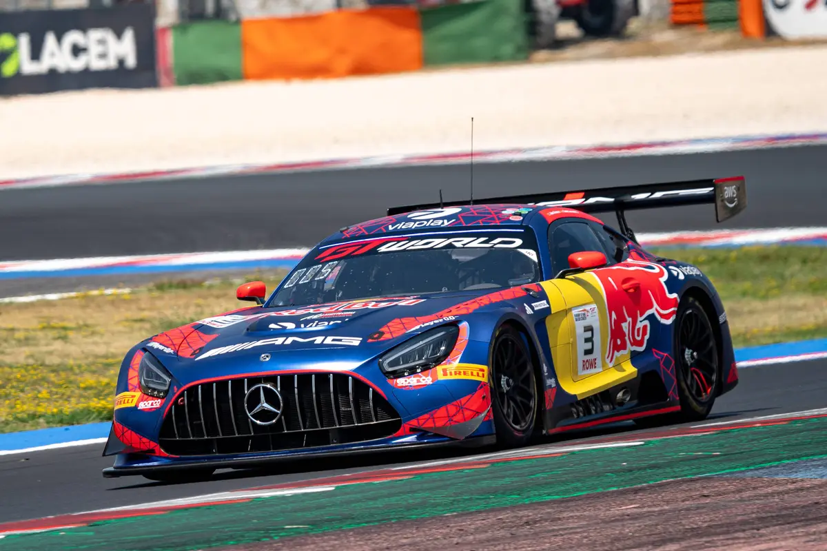 De Mercedes-AMG GT3-bolide van Verstappen Racing