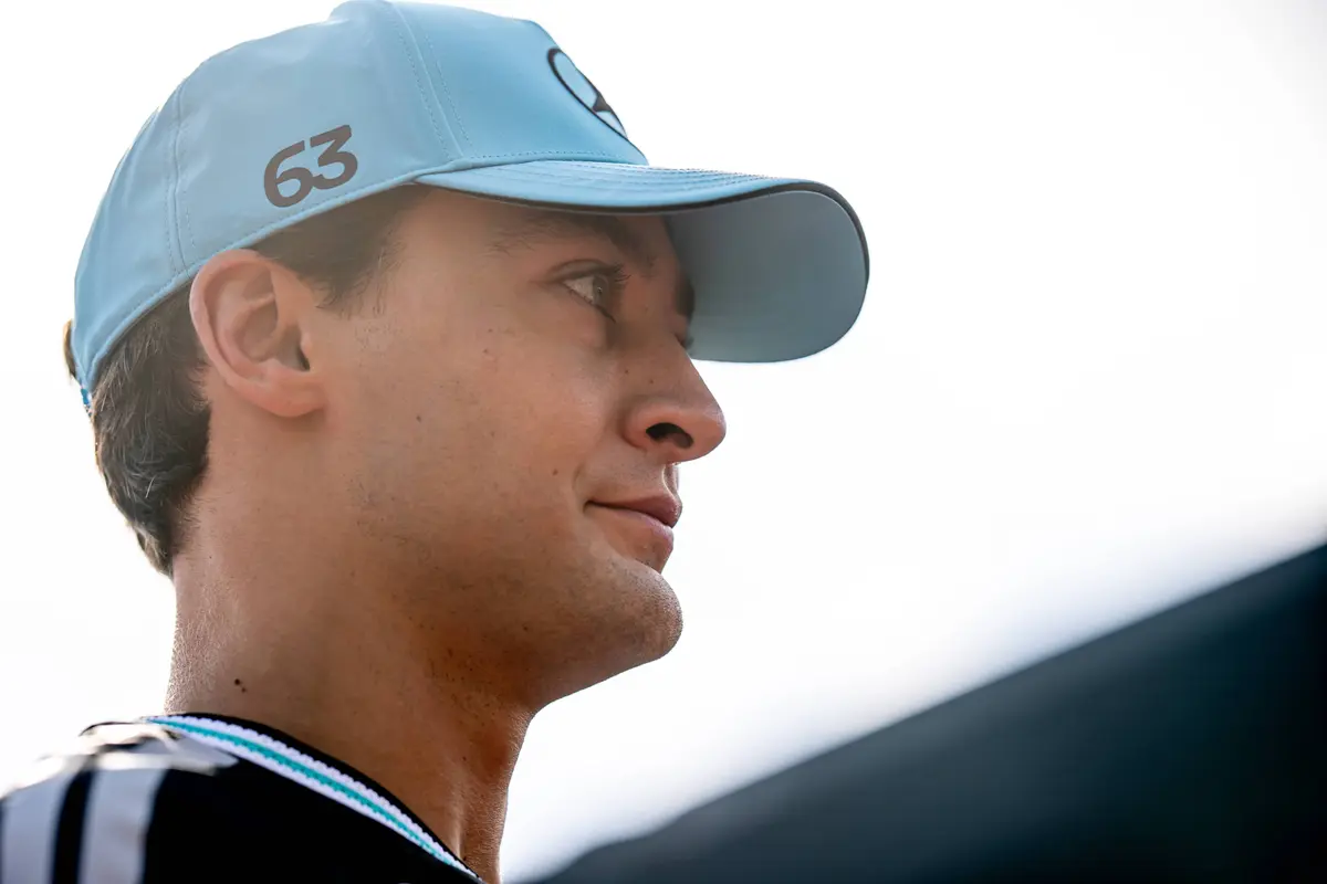 George Russell tijdens de mediadag voor de F1 Grand Prix van Azerbeidzjan op het Baku City Circuit (2026)