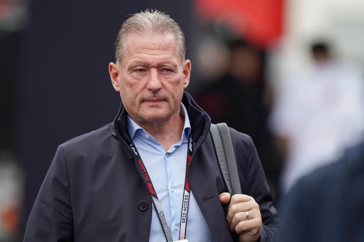 Jos Verstappen onthult waarom Max voor Red Bull koos en Mercedes links liet liggen