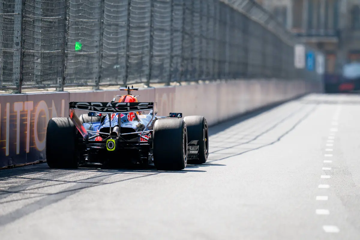 Max Verstappen voor Red Bull tijdens VT2 in Azerbeidzjan