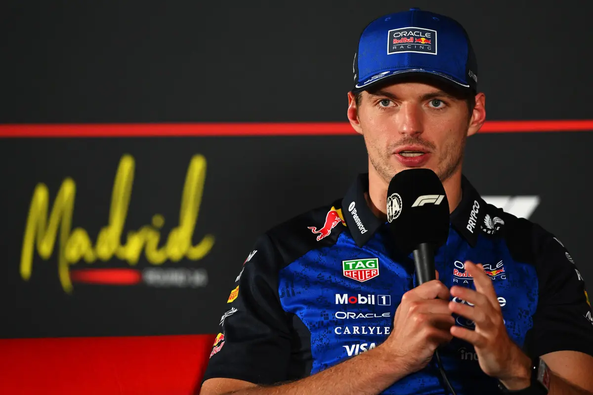 Max Verstappen tijdens de persconferentie na afloop van de F1 Grand Prix van Spanje in Madrid (2026)