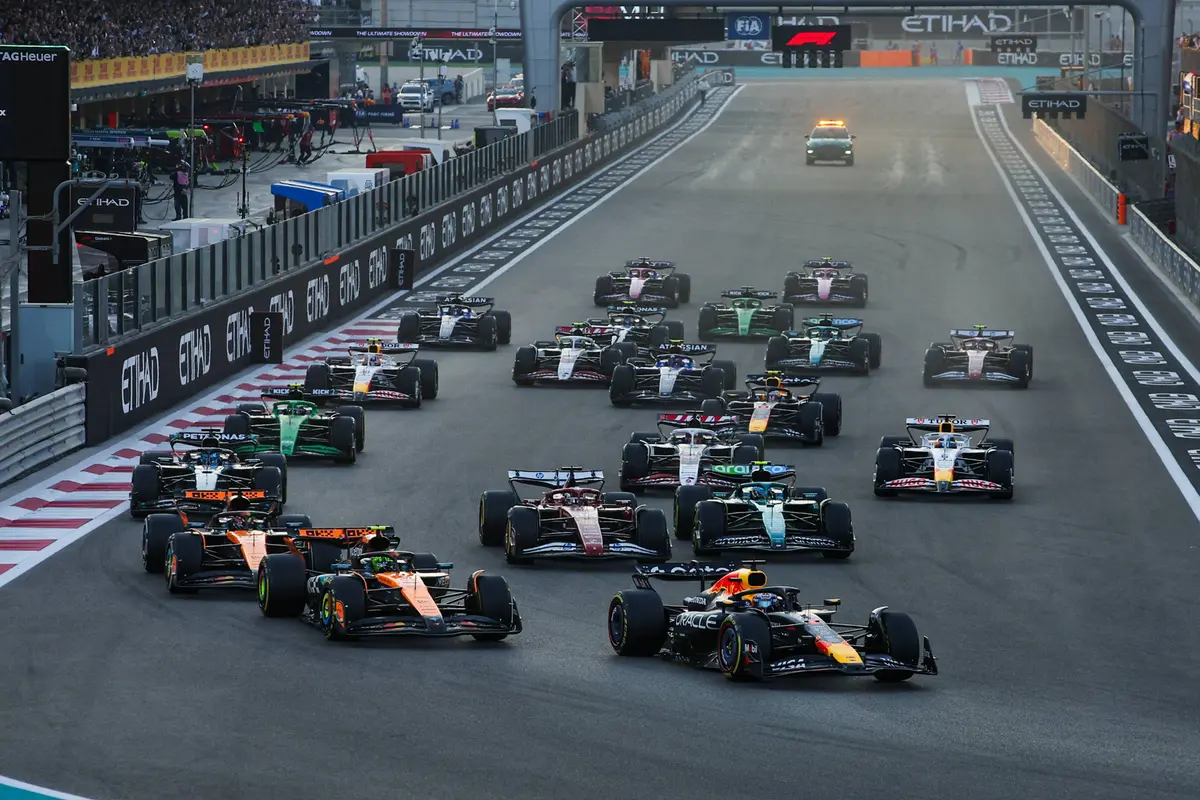 Max Verstappen start Yas Marina Circuit 2025