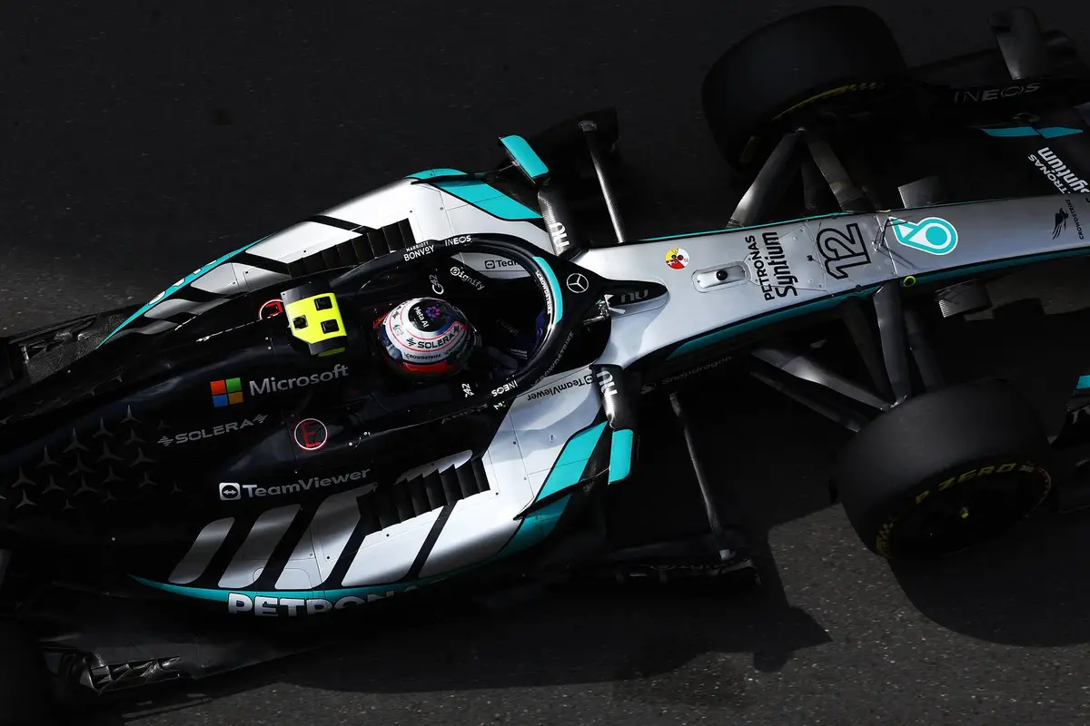 Kimi Antonelli op de baan tijdens de derde vrije training in het F1-raceweekend in Azerbeidzjan op het Baku City Circuit (2026)