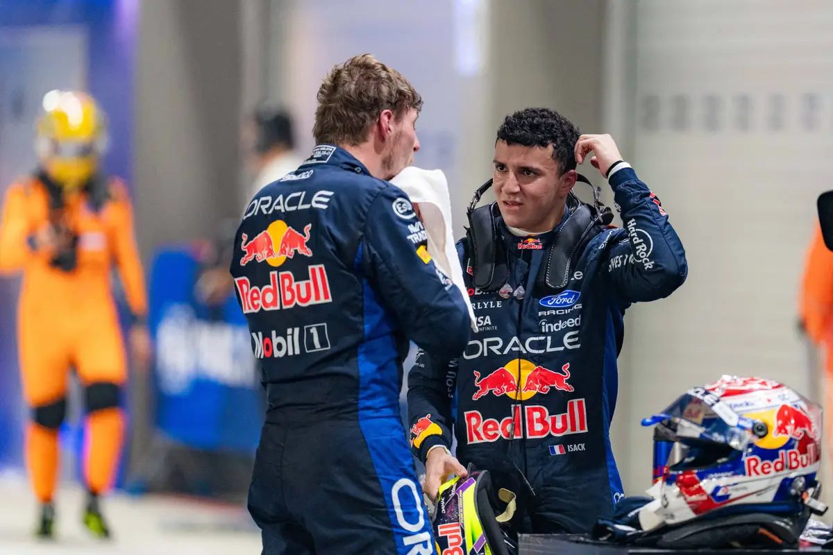 Max Verstappen en Isack Hadjar voor Red Bull Racing in Singapore
