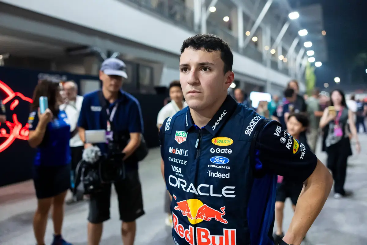 Isack Hadjar is het totaal niet eens met Max Verstappen in Singapore
