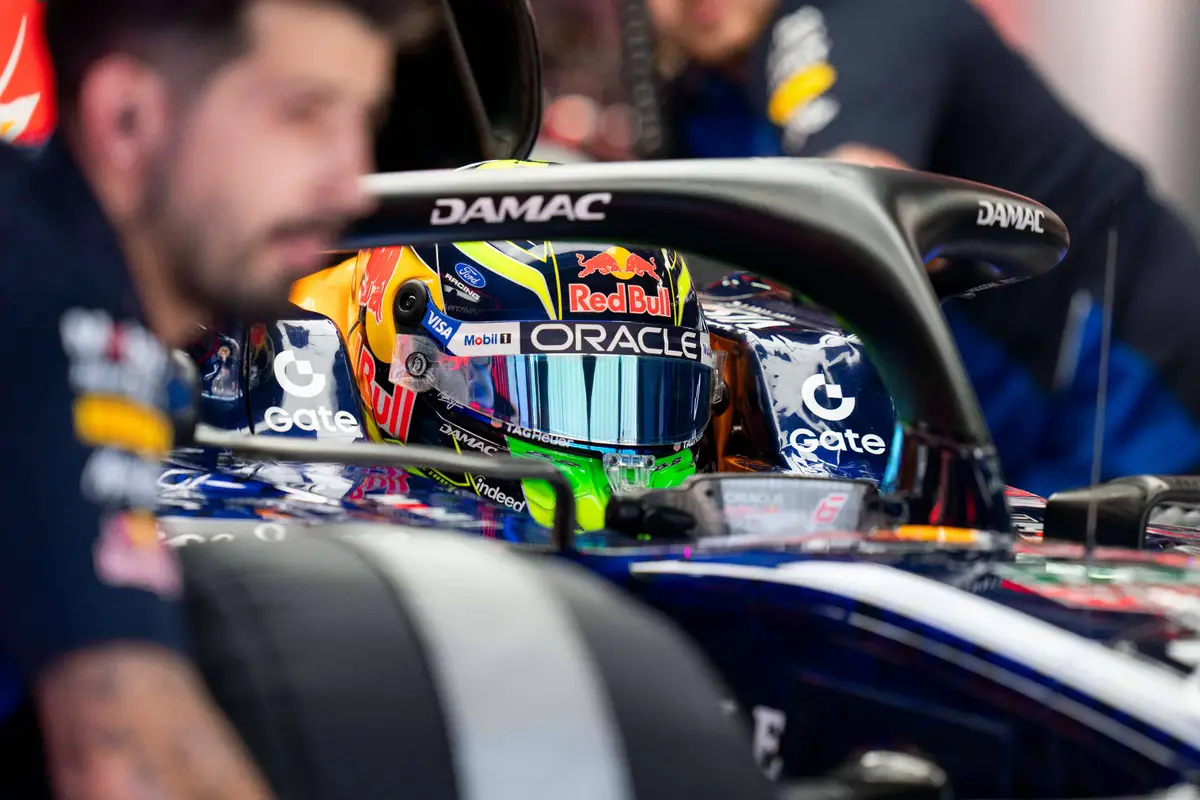 Isack Hadjar in de Red Bull-auto in Mexico
