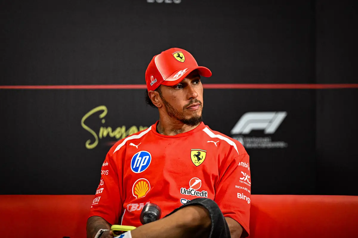 Lewis Hamilton heeft zich verontschuldigd bij Ferrari in Singapore