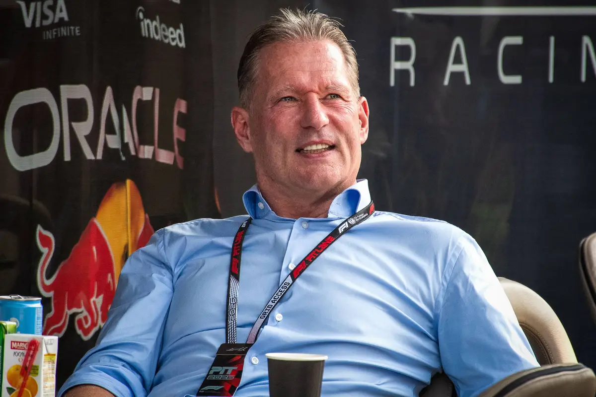 Jos Verstappen in de F1-paddock in Maleisië, waar zoon Max wist te winnen