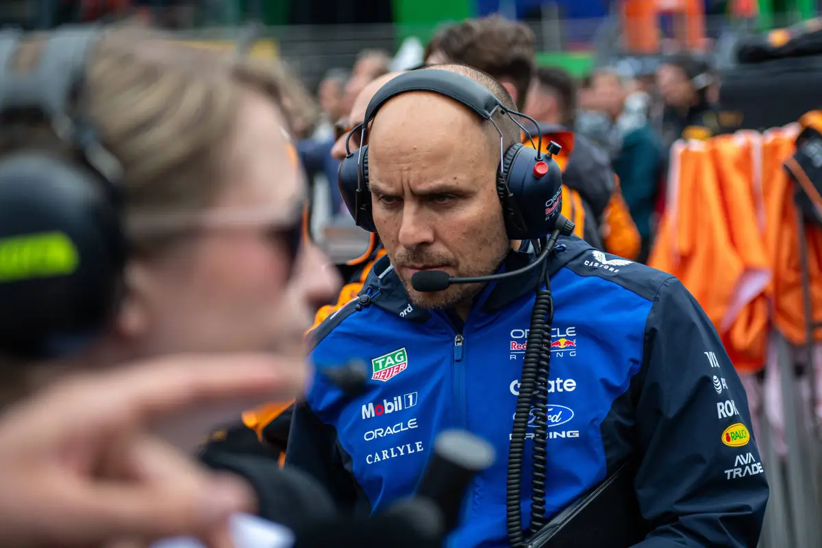 Max Verstappens race-engineer Gianpiero Lambiase op de F1-grid in 2026