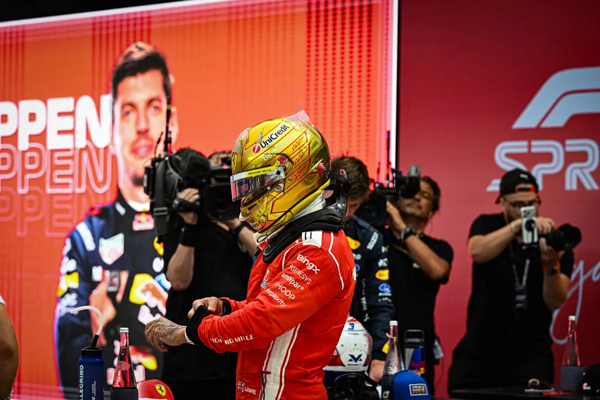 Lewis Hamilton vlak na afloop van de F1 Grand Prix van Singapore op het Marina Bay Street Circuit (2026)