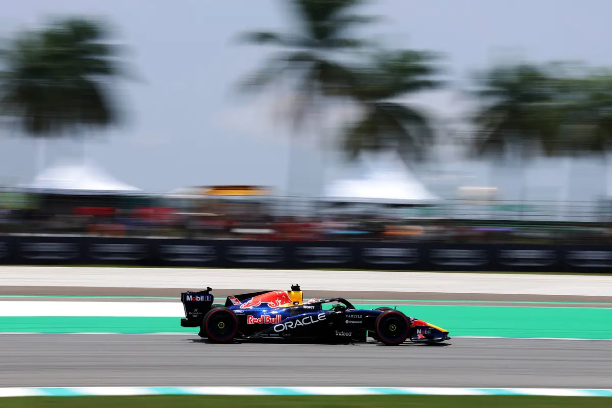 Max Verstappen tijdens de vrije trainingen in Maleisië in 2026