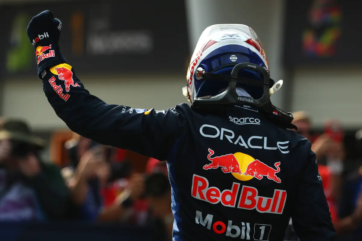 Max Verstappen viert zijn poleposition in Maleisië