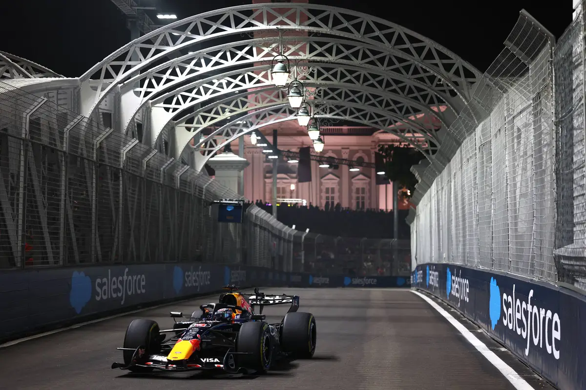 Max Verstappen tijdens de kwalificatie voor de sprint in Singapore