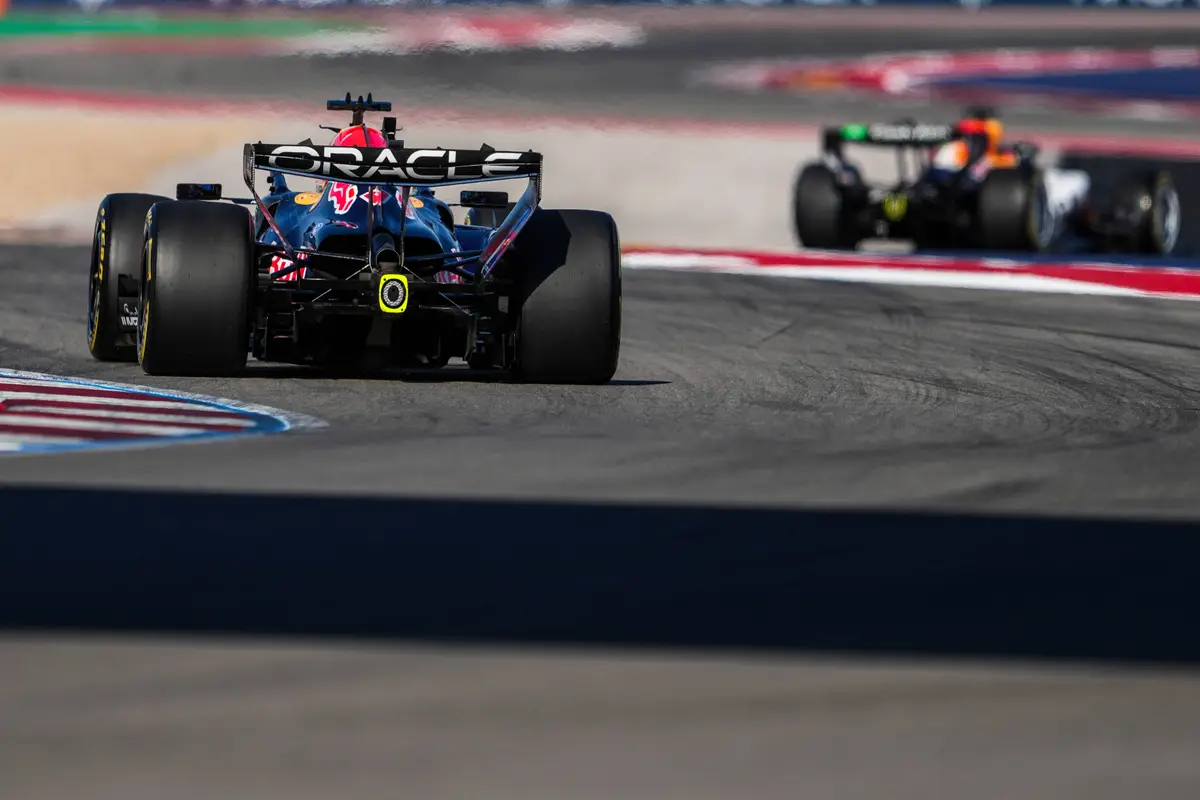 De achterkant van de Red Bull van Max Verstappen tijdens VT2 in Austin