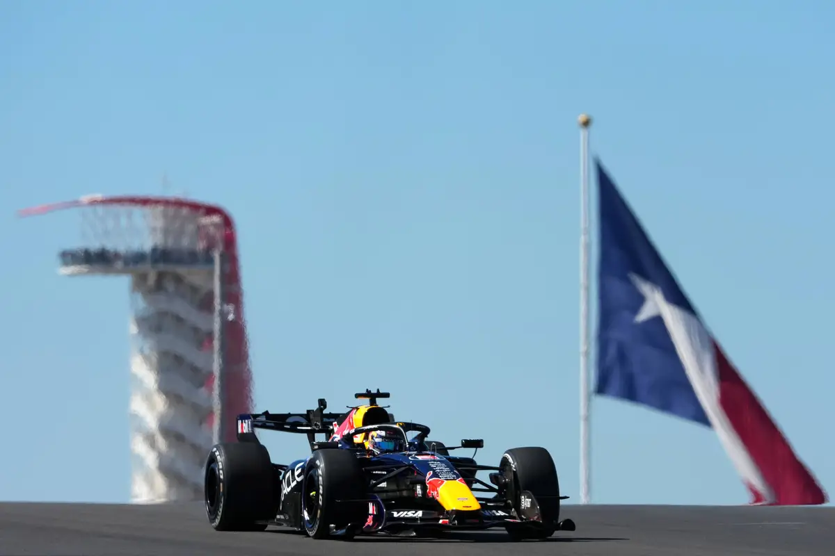 Max Verstappen voor Red Bull in de vrije training in Austin
