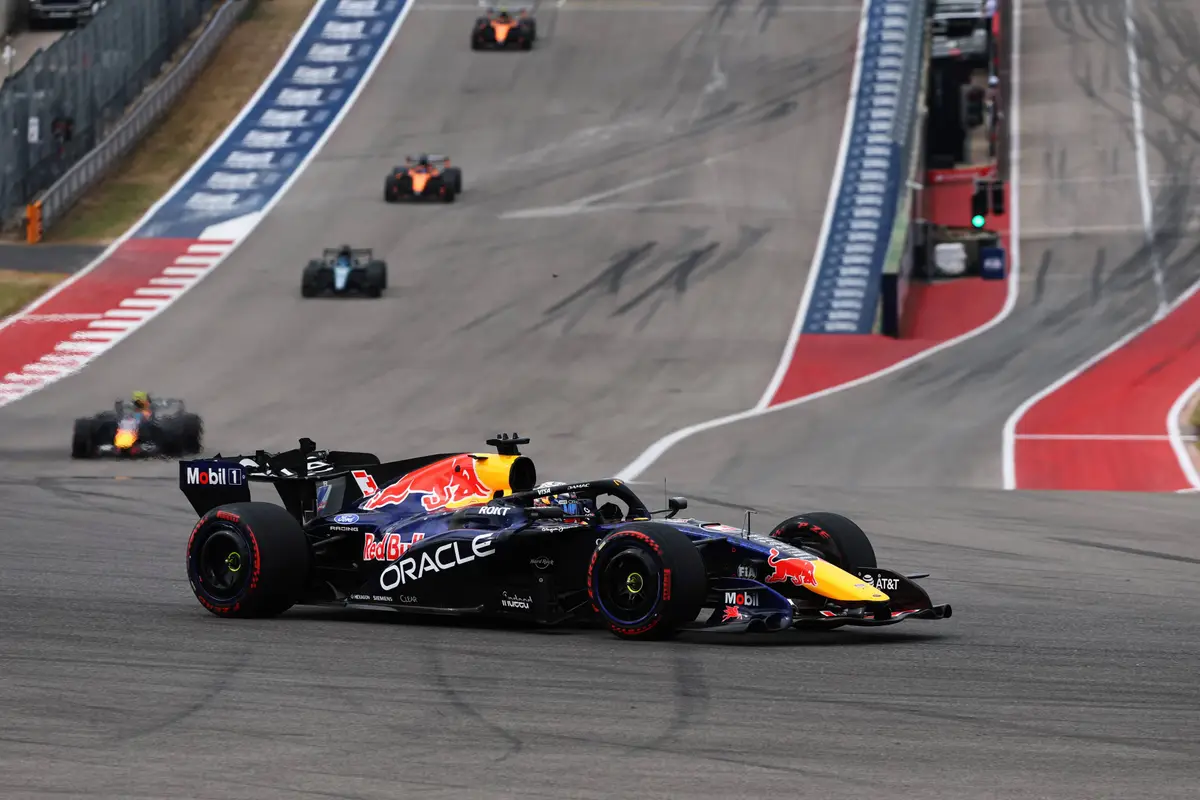 Max Verstappen had schade aan zijn auto tijdens de race in de Verenigde Staten