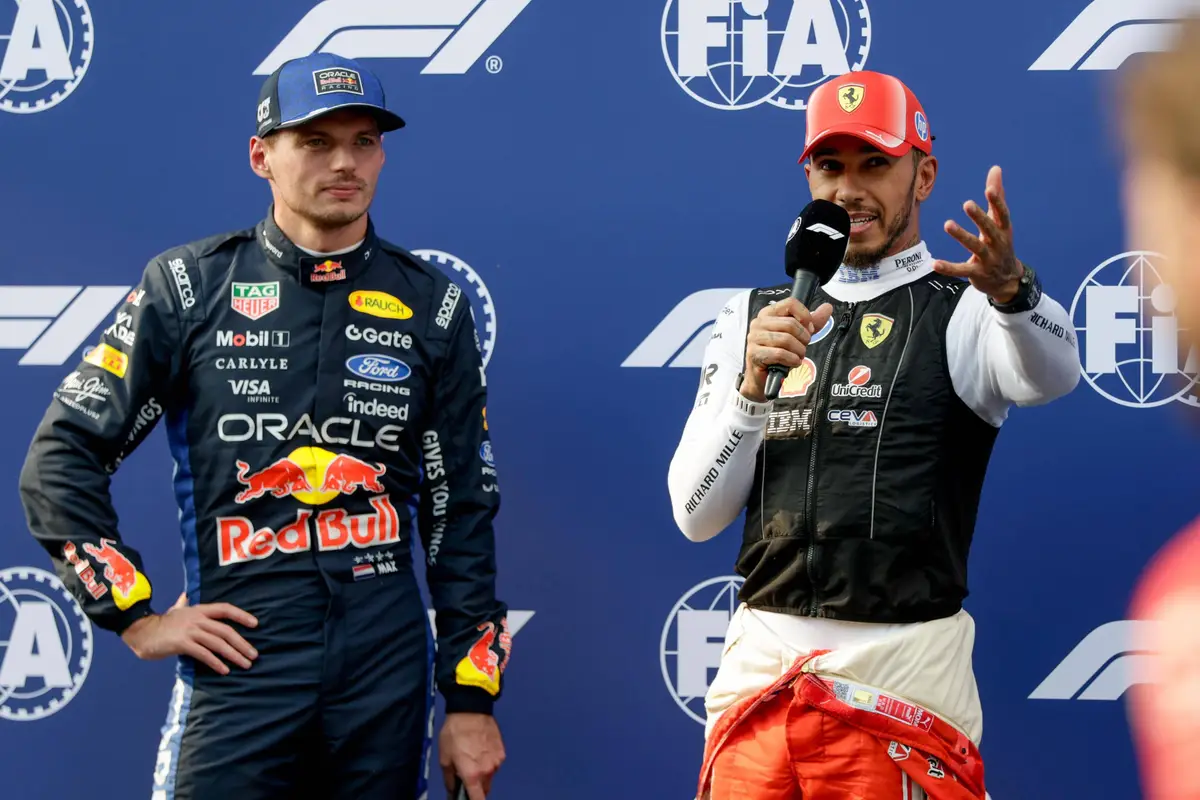 Max Verstappen en Lewis Hamilton na de kwalificatie in Maleisië