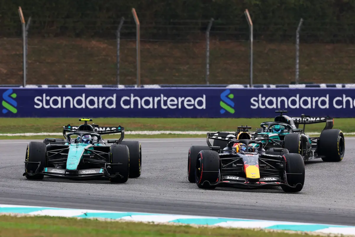 Max Verstappen haalt Kimi Antonelli in voor de koppositie in Maleisië