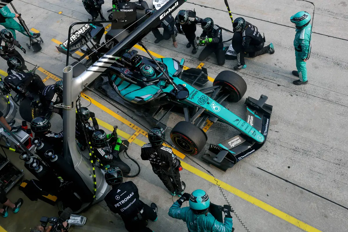 Mercedes garage