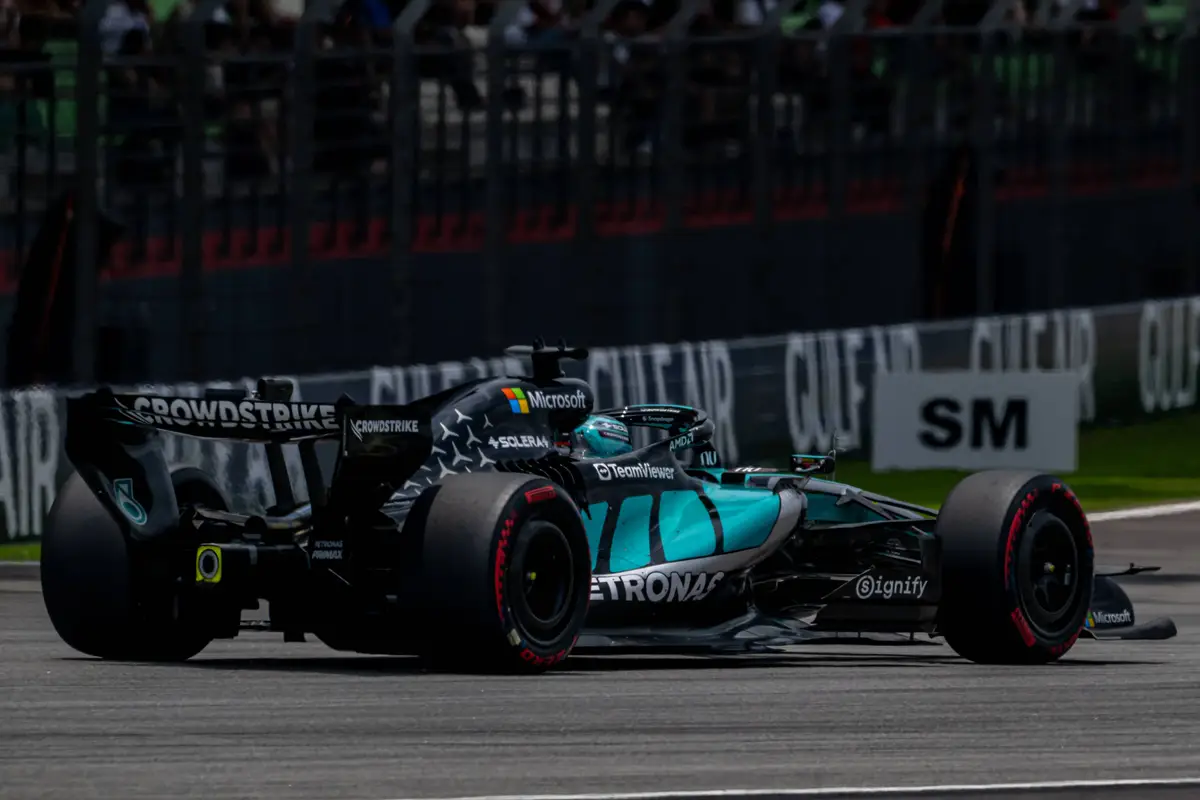 George Russell in de Mercedes op het Sepang Circuit in Maleisië