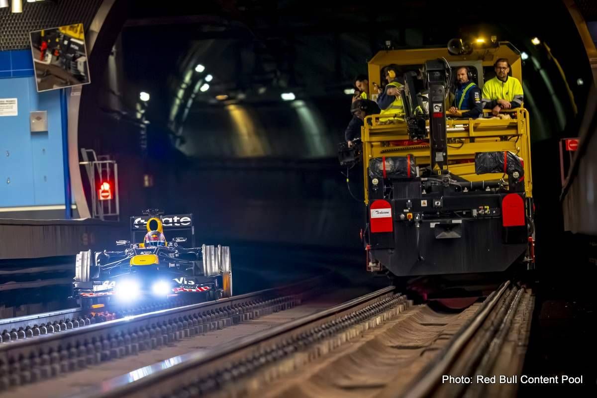 Red Bull Racing takes Title winning RB8 Formula 1 car underground on Madrid Metro