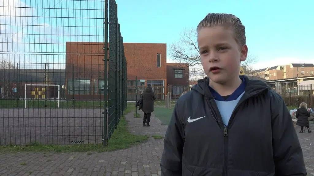 Ryan en klas gaan in korte broek voor zieke kinderen