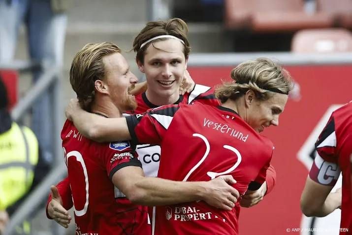 FC Utrecht klopt Telstar ruim en houdt play-offs in zicht