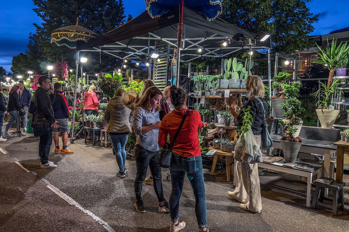 Mooi weer tijdens Luilakmarkt
