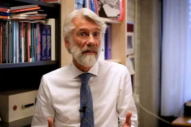 Scherder adviseert wandelen: 'Daardoor gaan we weer mijmeren en creatief zijn'