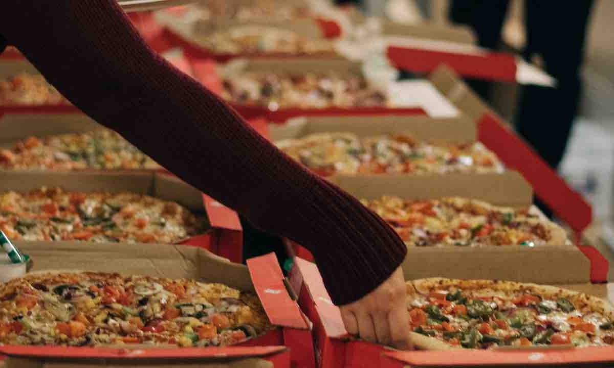 Pizzabakker Domino's vertrekt uit Italië, lokale pizzeria's winnen de strijd